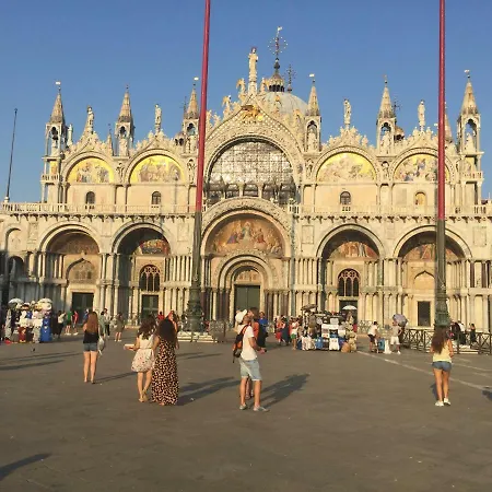 San Marco Square アパート *